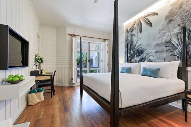 Superior Pool View Balcony, 1 King Bed