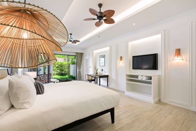 Club Room, 1 King Bed, Terrace (Garden)