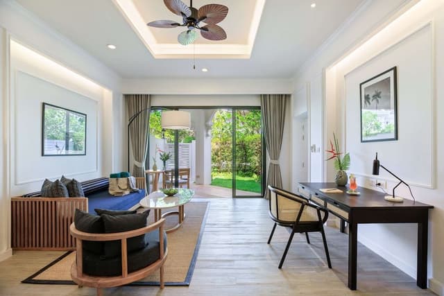 Club Room, 1 King Bed, Terrace (Garden)