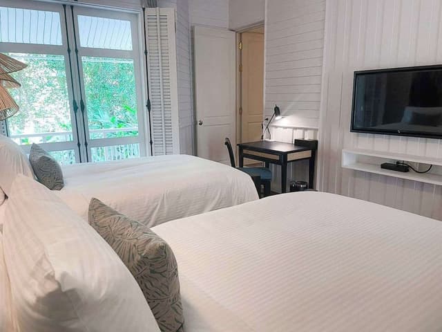 Family Room, Connecting Rooms, Pool View (Superior)