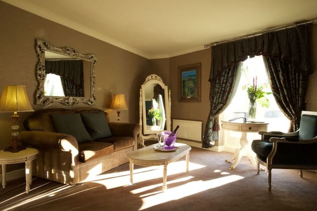 Suite, 1 King Bed, Non Smoking