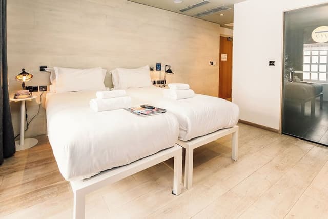 M (Double or twin)