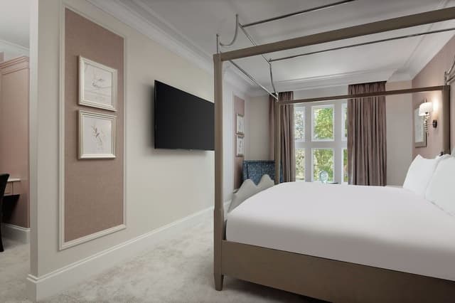 Luxury Two Bedroom Corner Suite