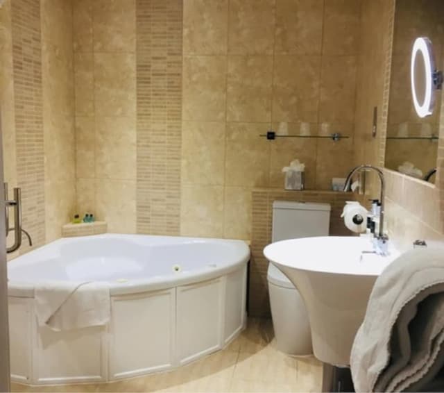 Suite, 1 King Bed, Non Smoking