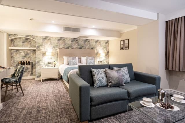 Junior Suite, 1 King Bed with Sofa bed, Non Smoking (with Sofabed)