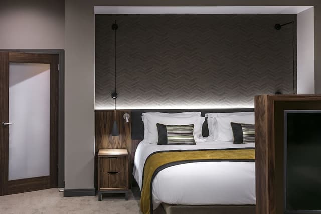 Suite, 1 King Bed, Non Smoking, Refrigerator