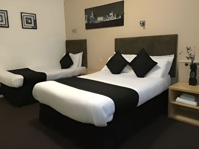 Family Suite, Ensuite