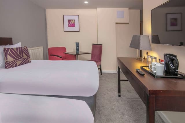 Standard Room, 2 Twin Beds, Non Smoking (Shower Only)
