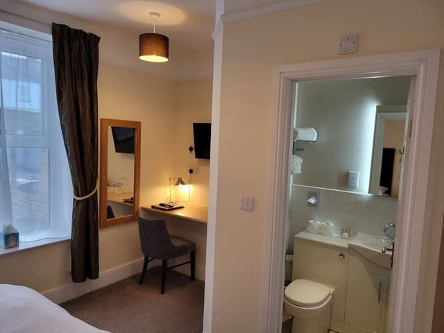 Standard Double Room, Bathtub