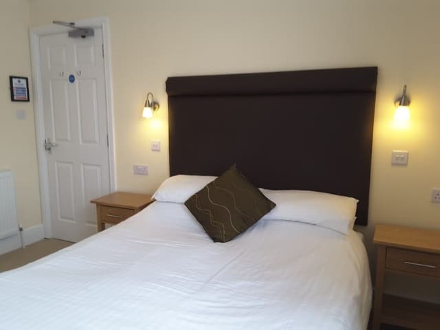 Standard Double Room, Bathtub