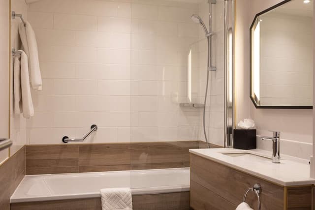 2 TWIN DELUXE ROOM