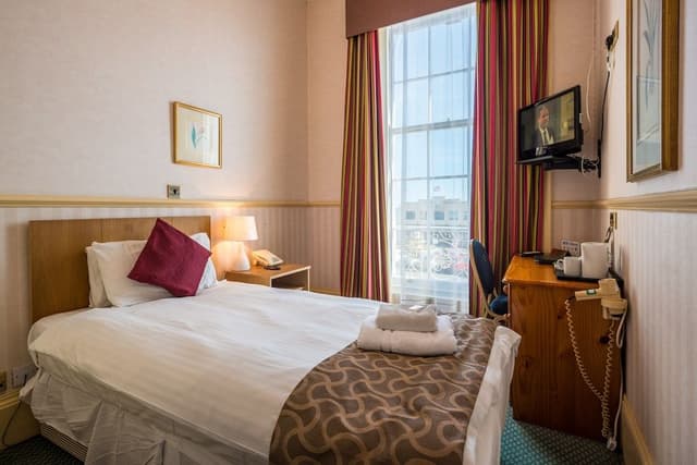 Single Room, Sea View