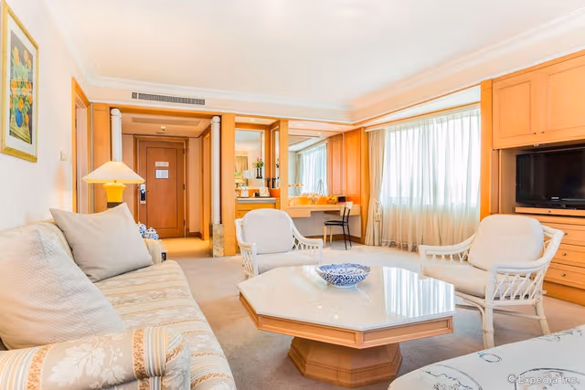 Deluxe Suite