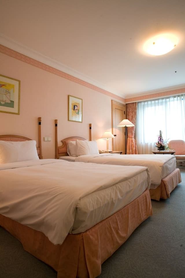 Club Room King Bed
