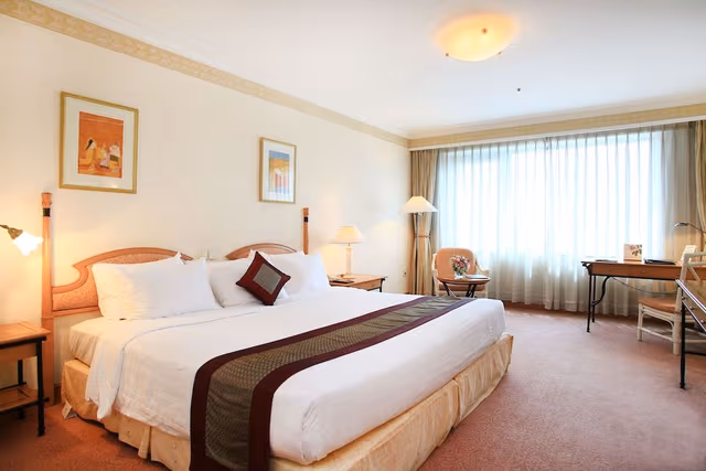 Grand Deluxe King Lake View