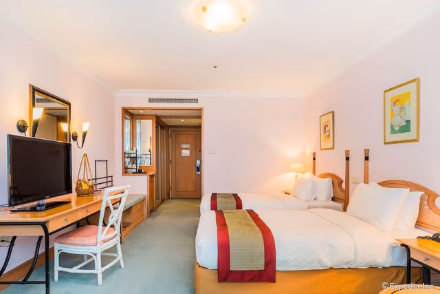 Club Room King Bed