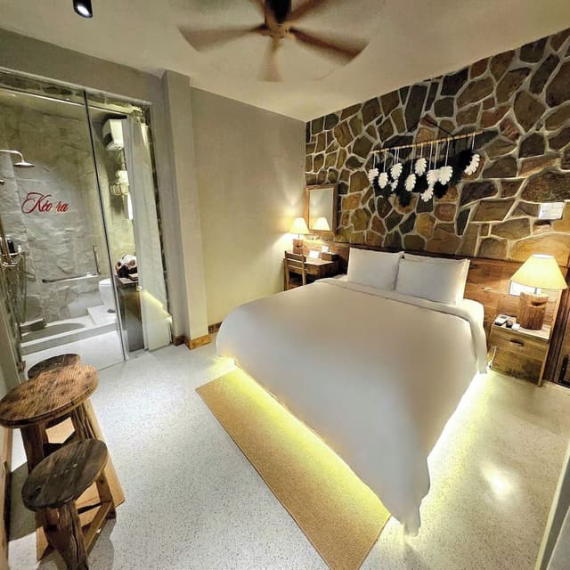 Deluxe Queen Room