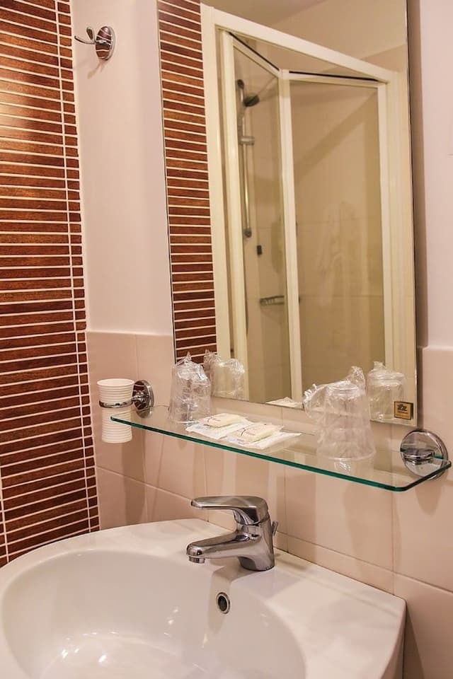 Basic Single Room (No bidet)