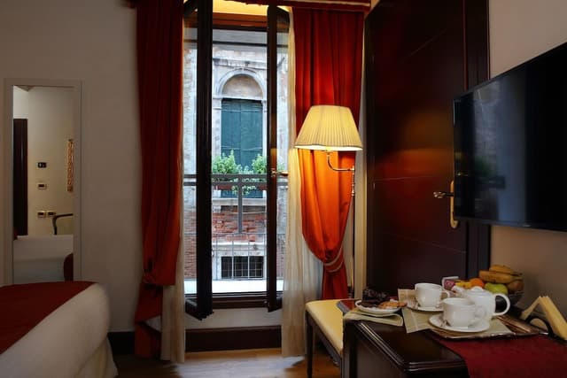 Classic Double Room, Canal View
