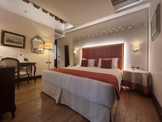 Classic Double Room, Canal View