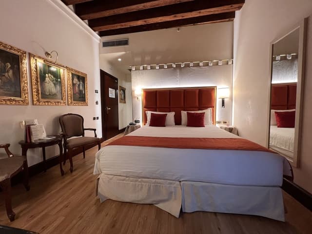 Classic Double Room, Canal View