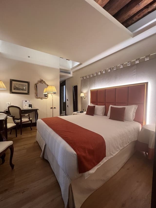 Classic Double Room, Canal View