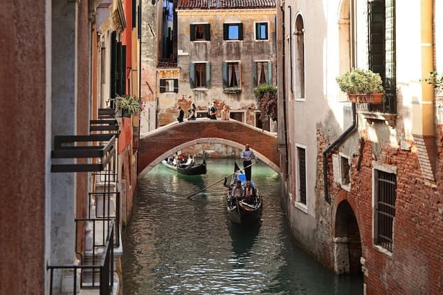 Classic Double Room, Canal View