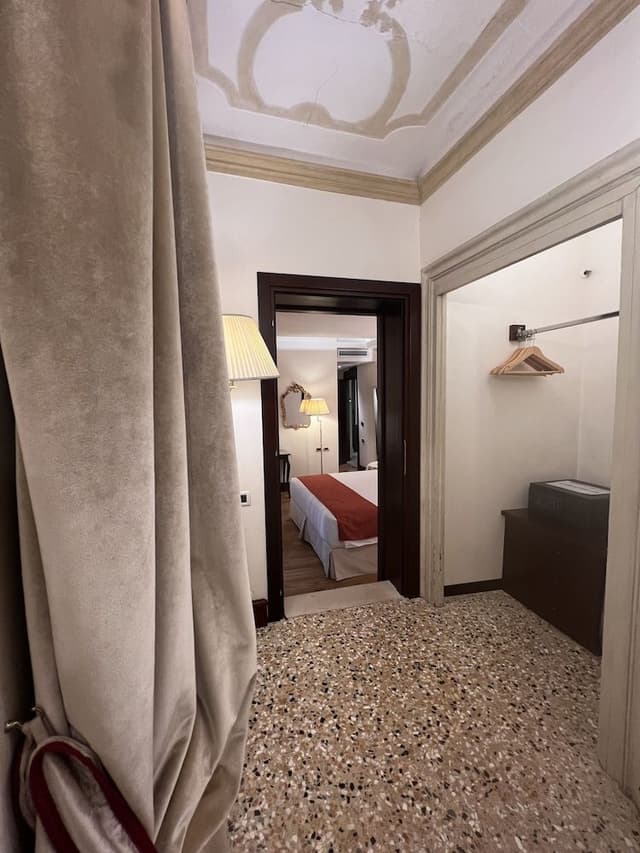 Classic Double Room, Canal View
