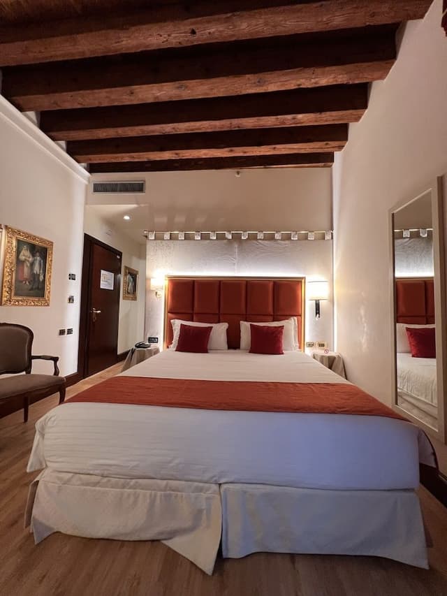 Classic Double Room, Canal View