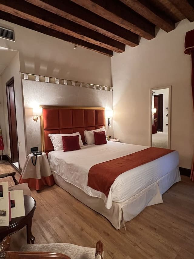 Classic Double Room, Canal View