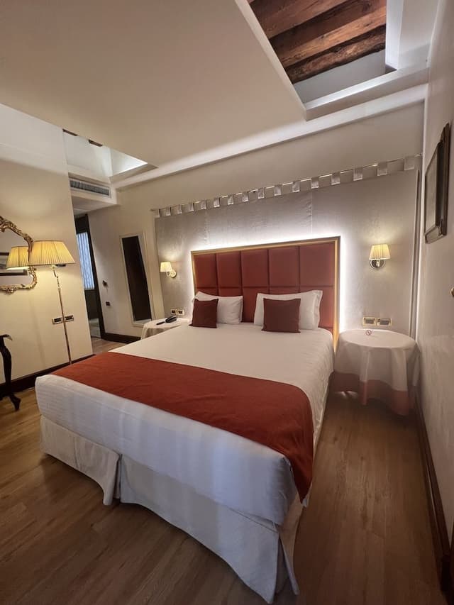 Classic Double Room, Canal View