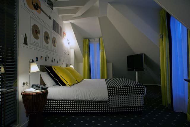 Deluxe Suite, 1 Queen Bed