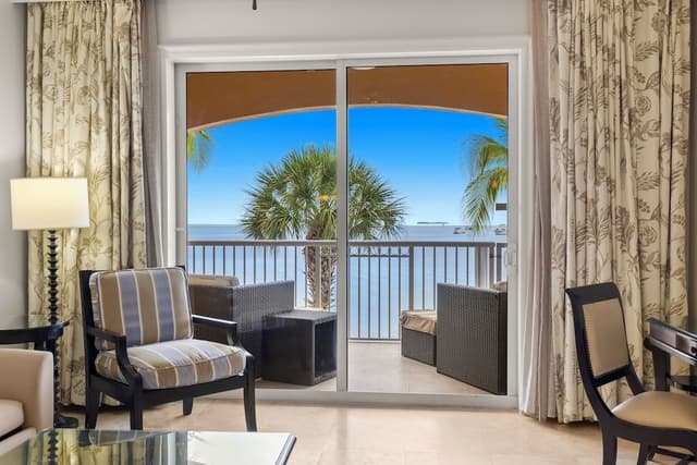Ocean Front 1BR Suite with Direct Beach Access