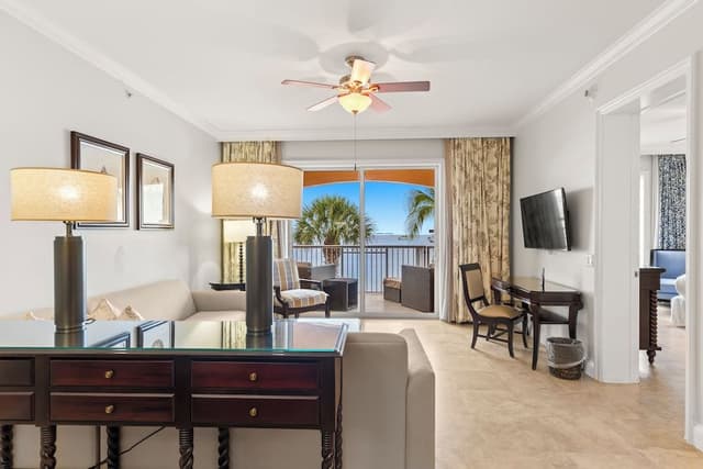 Ocean Front 1BR Suite with Direct Beach Access