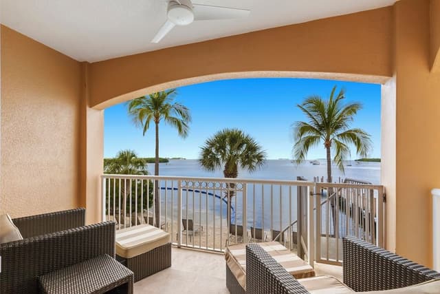 Ocean Front 1BR Suite with Direct Beach Access