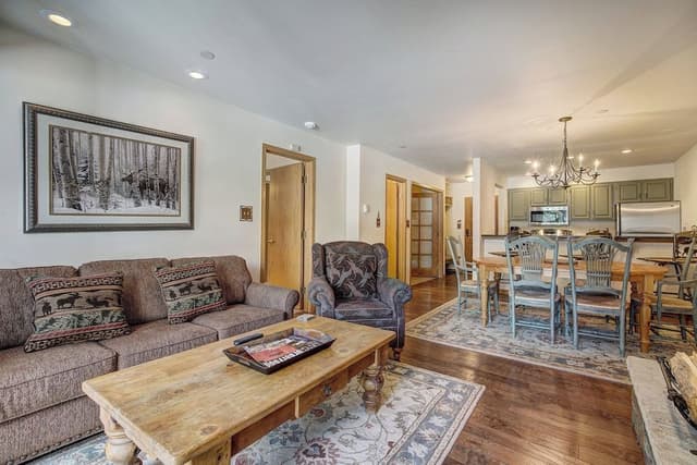 Condo, 2 Bedrooms
