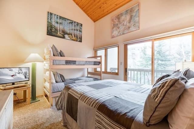 Condo, 2 Bedrooms