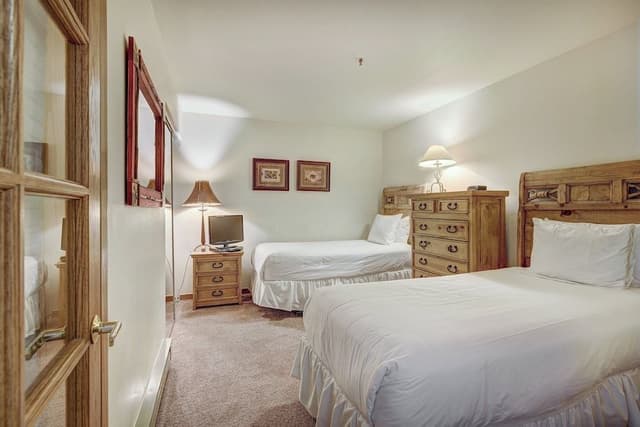 Condo, 2 Bedrooms