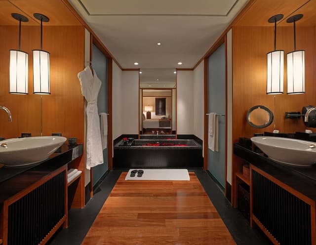 Studio Suite, Courtyard View
