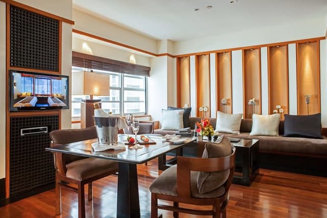 Studio Suite, Courtyard View