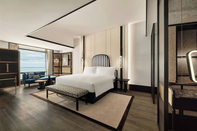 Room, 1 King Bed (Sea View)