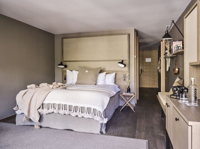Room (Alpinist L)