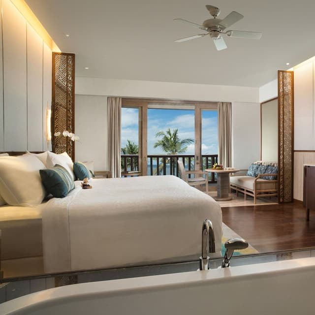 Deluxe Ocean Front King