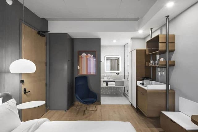 Classic Room, 1 Queen Bed