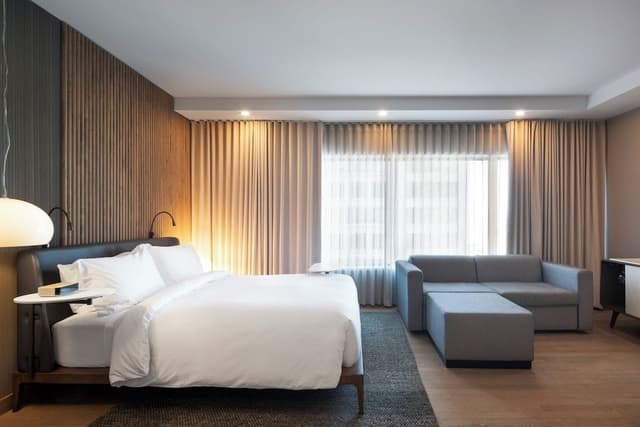 Signature Room, 1 Queen Bed with Sofa bed