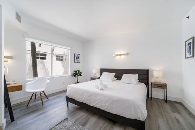 Superior Room, 1 King Bed, Private Bathroom (Self check-in)