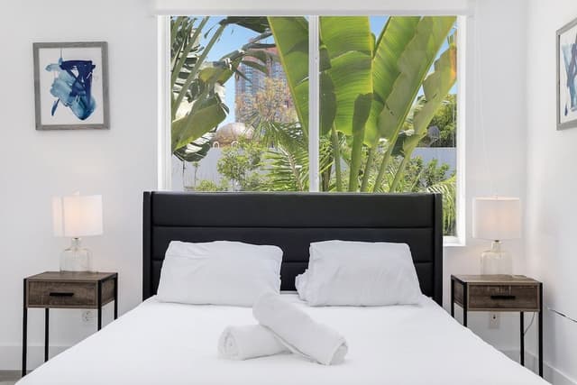 Standard Room, 1 Queen Bed, Private Bathroom (Self check-in)
