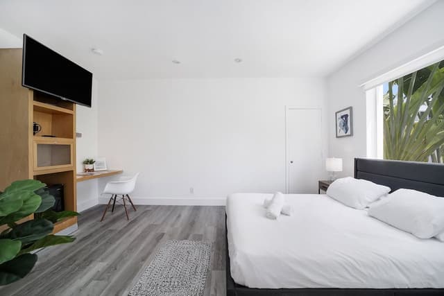 Standard Room, 1 Queen Bed, Private Bathroom (Self check-in)