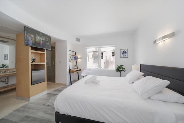 Superior Room, 1 King Bed, Private Bathroom (Self check-in)