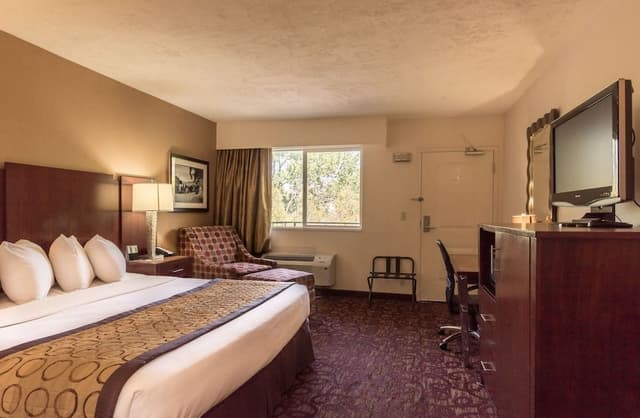 Deluxe Room, 1 King Bed, Balcony